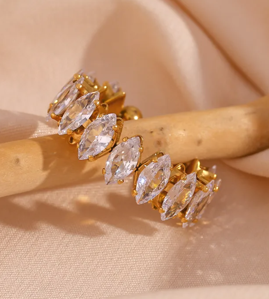 Adjustable zirconia leaf ring
