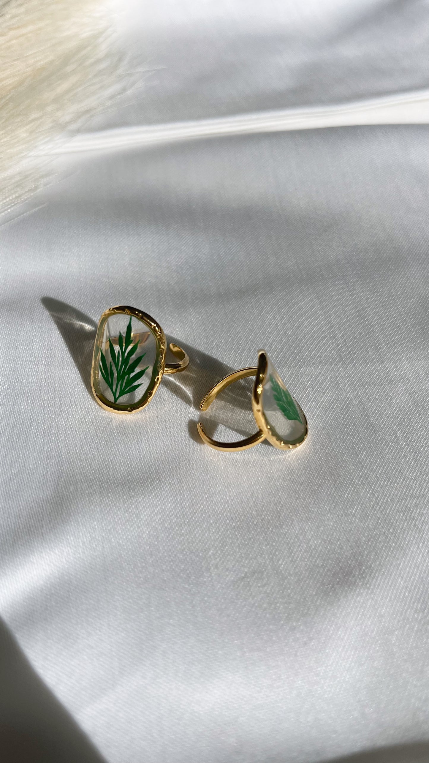 Leaf imprint gold ring