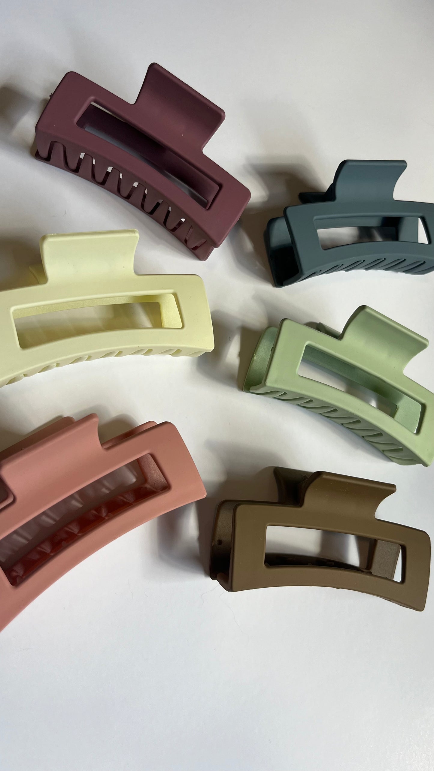 Durable rectangle claw clips