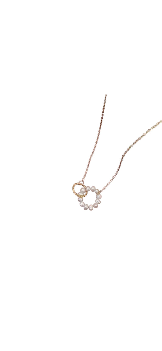 Double circle pearl necklace