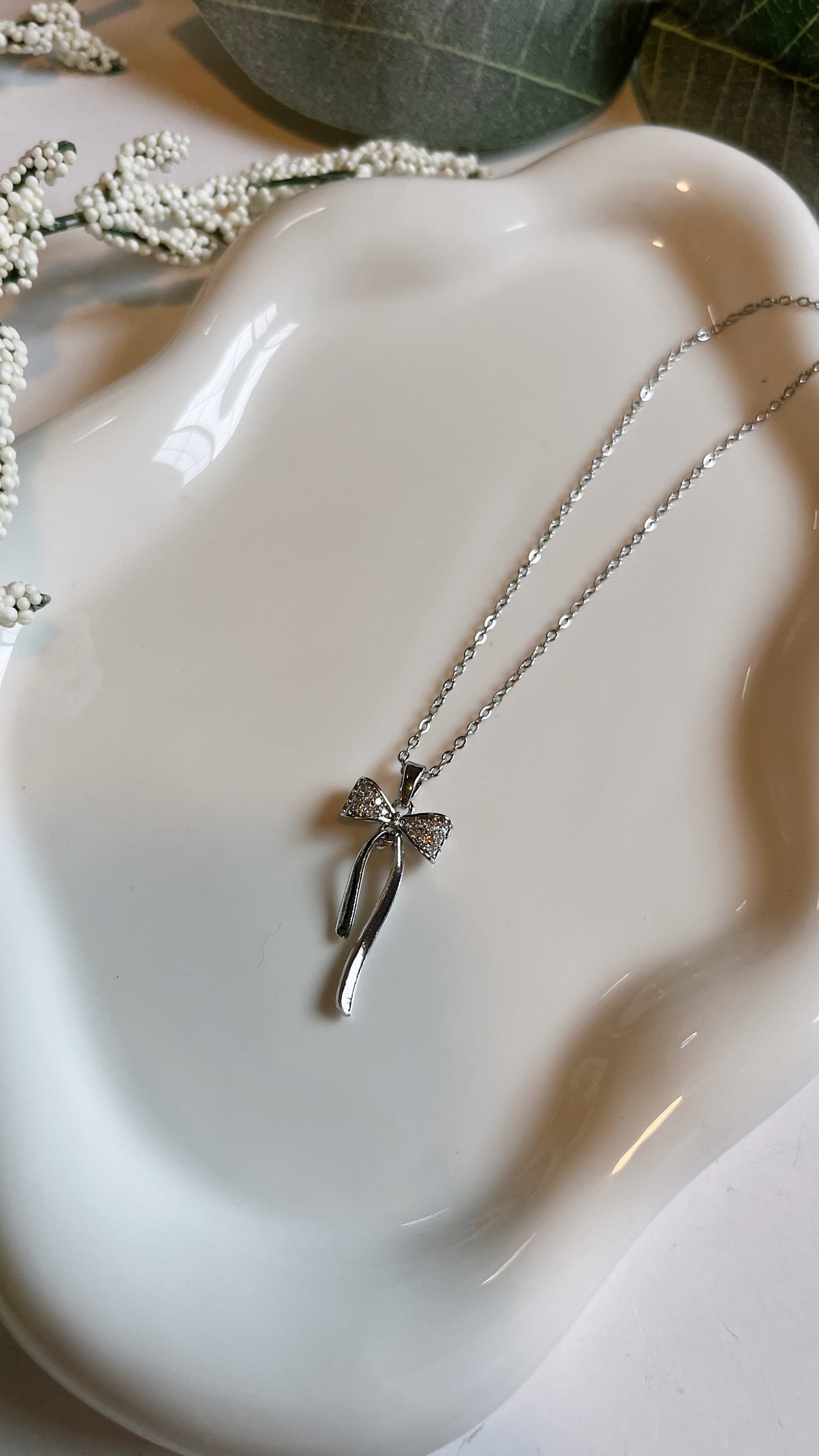 Brittany silver bow necklace