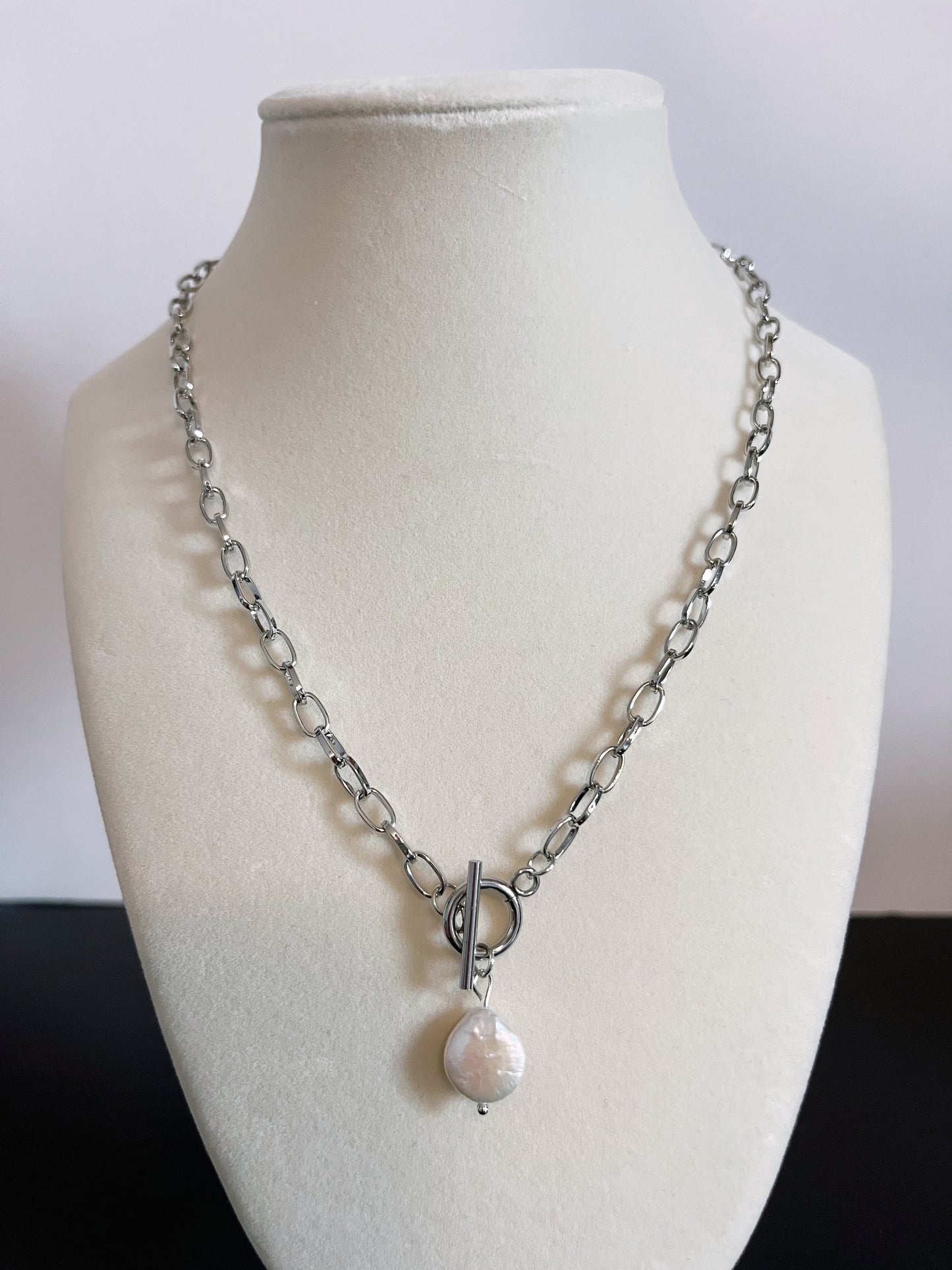 Freshwater pearl paperclip toggle chain