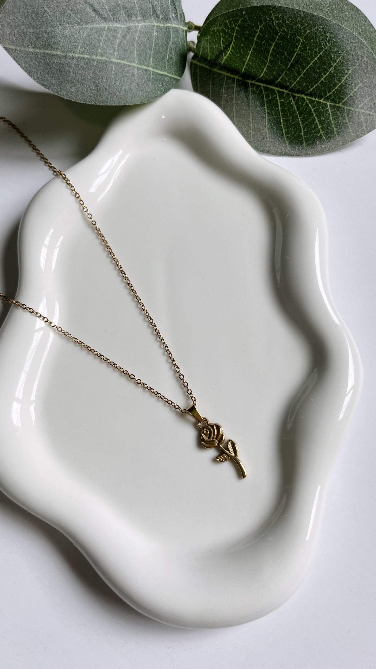 Gold flower necklace (two options)