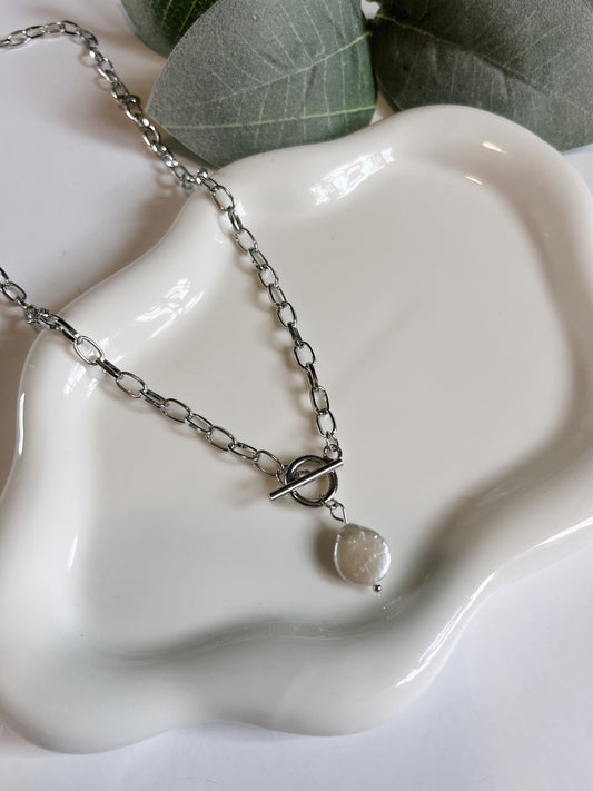 Freshwater pearl paperclip toggle chain