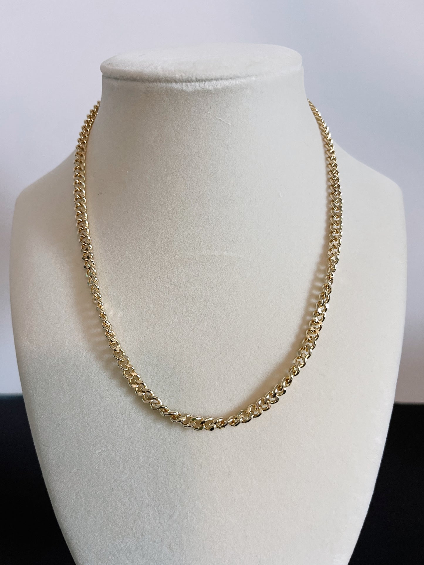 Smaller chain link chain style